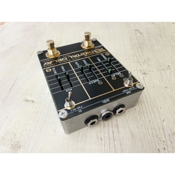 画像4: Maneco Labs SIXTEEN SECONDS DELAY VINTAGE COMPACT pedal GOLD FOOT SWITCH version　 (4)