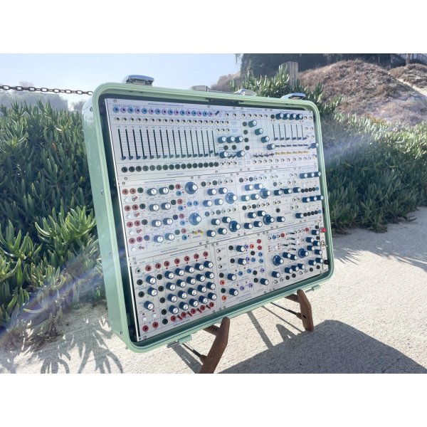 画像2: Buchla Tiptop 200t series with BPNYC ZERO Halliburton Eurorack Modular Travel Case 9U Seafoam Green (2)